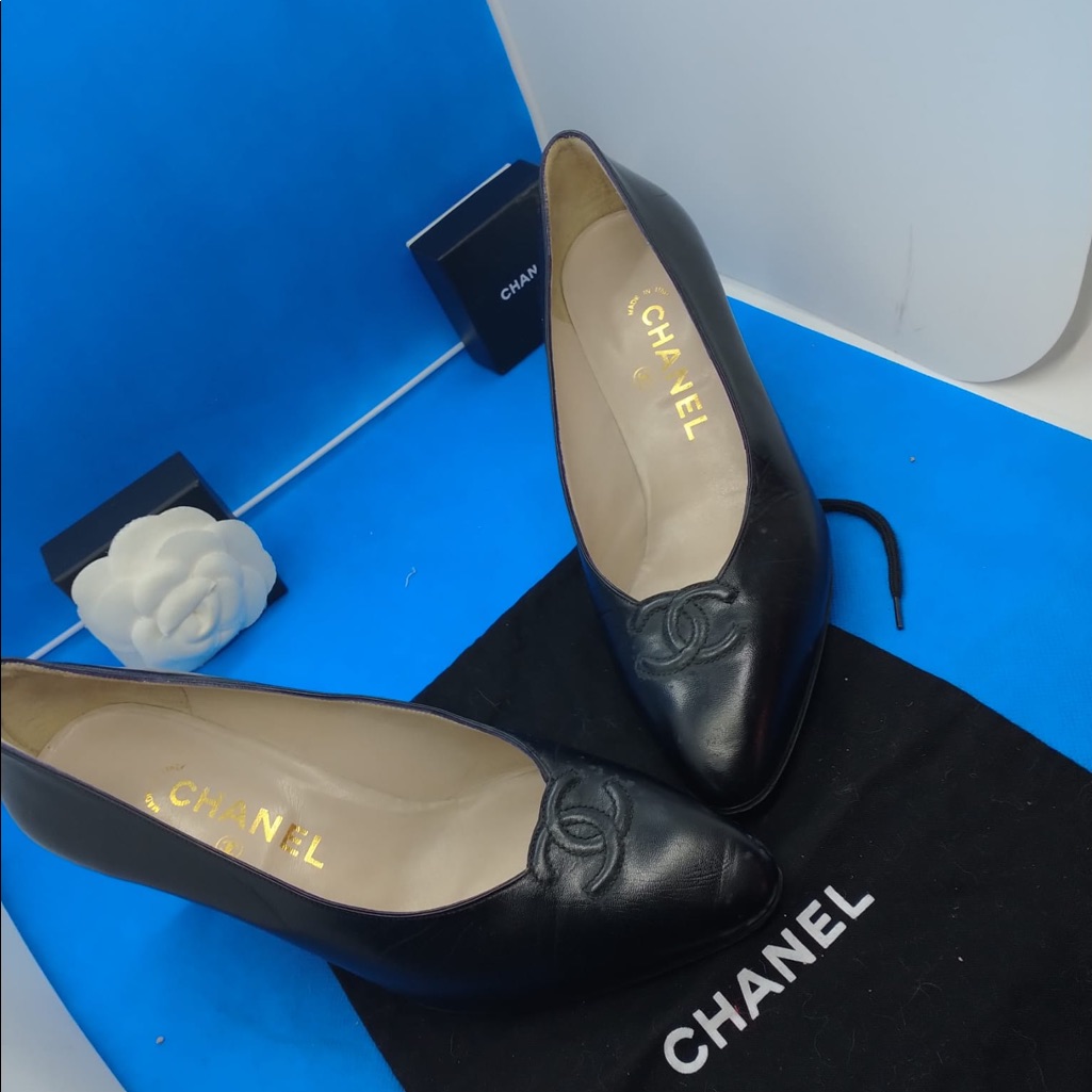 Chanel Rare Vintage Leather Cc Adornment Black Pumps Sz 36
